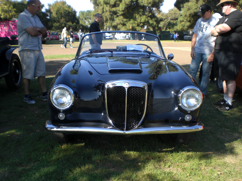 Illustration for article titled Lots of Pictures of the Cool Cars of France and Italy in Van Nuys, CA Yesterday Part 1
